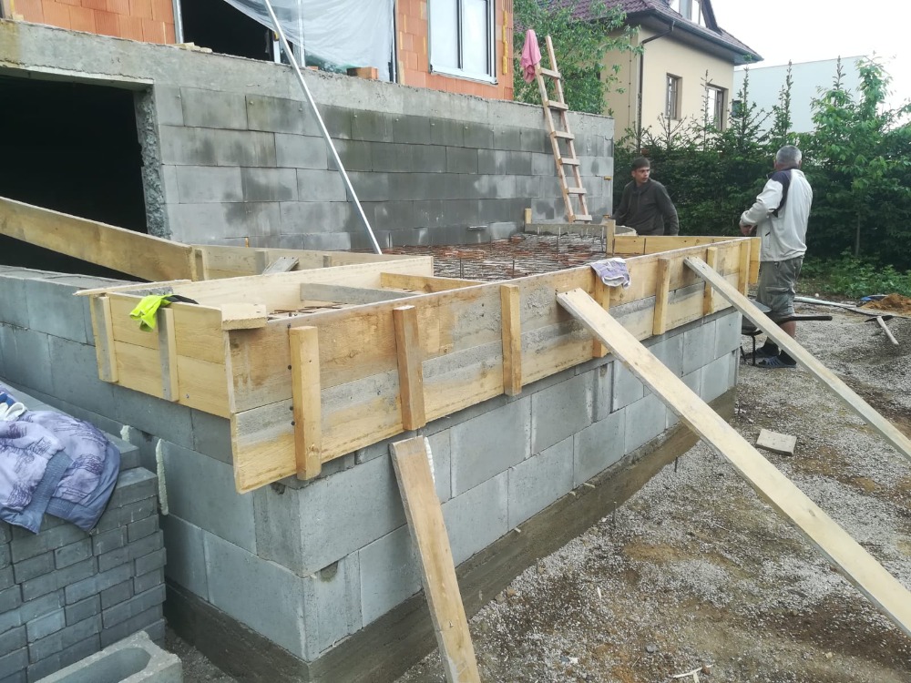 Schodiště, terasy a dlažba