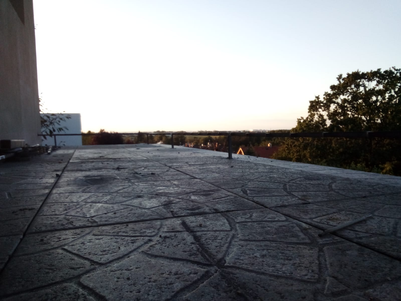 Schodiště, terasy a dlažba