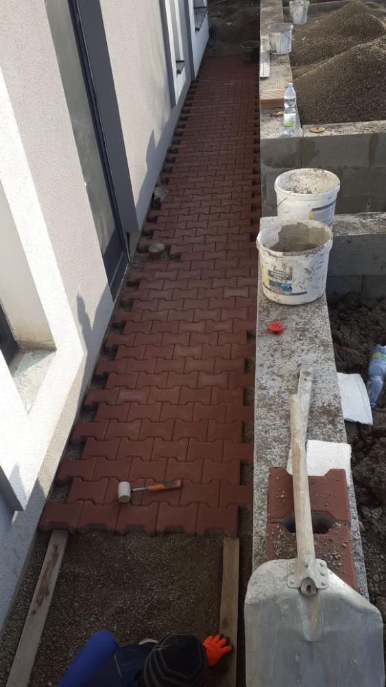 Schodiště, terasy a dlažba