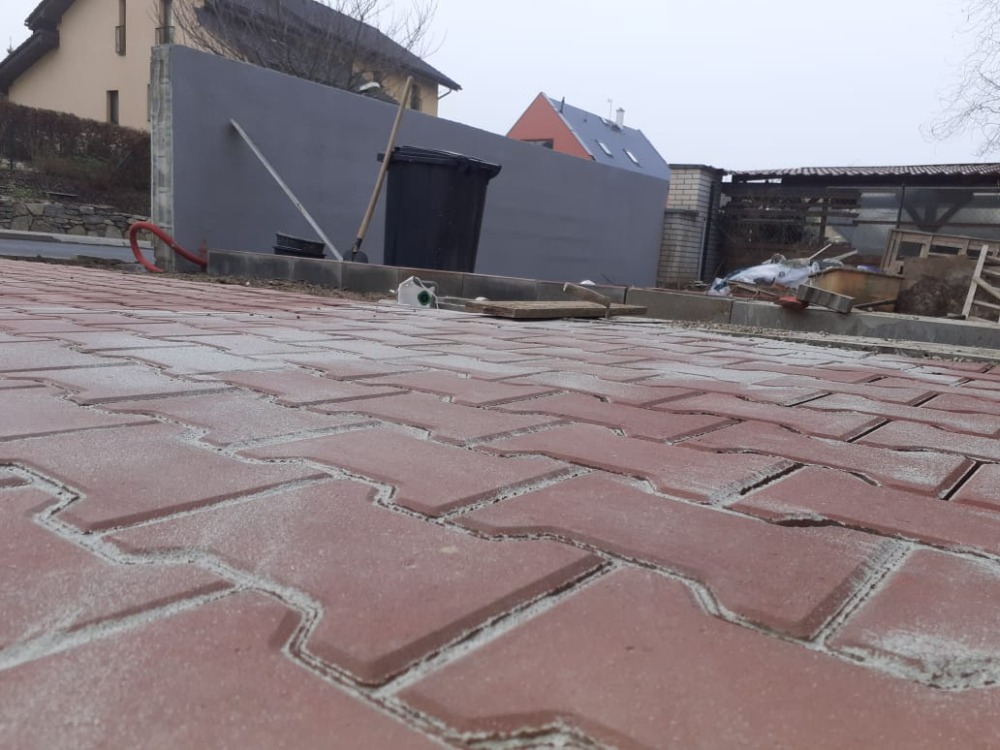 Schodiště, terasy a dlažba