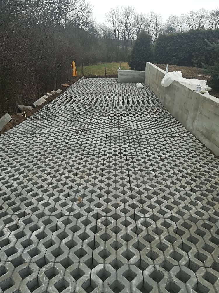 Schodiště, terasy a dlažba