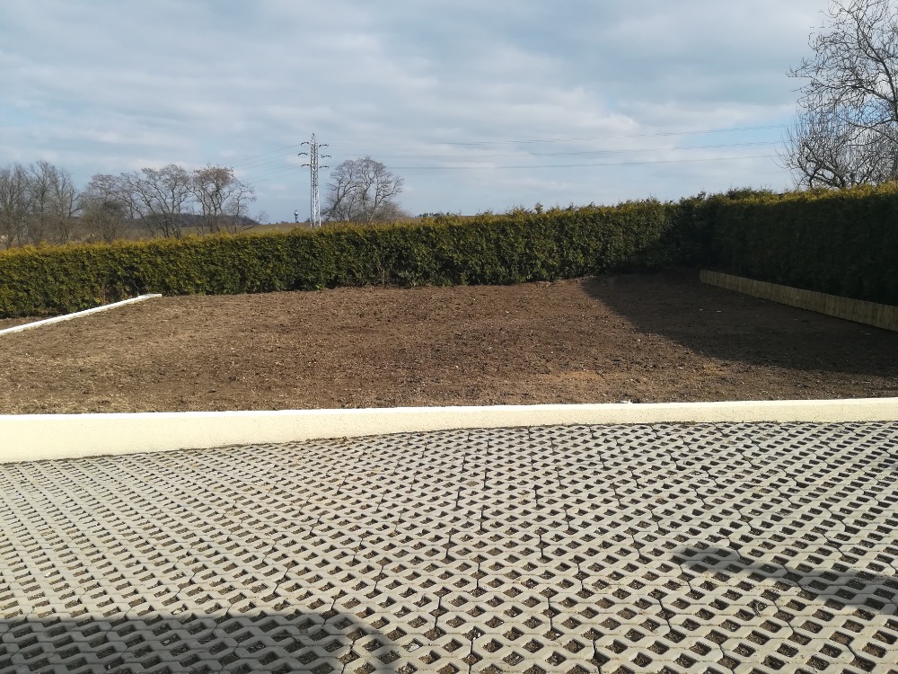 Schodiště, terasy a dlažba