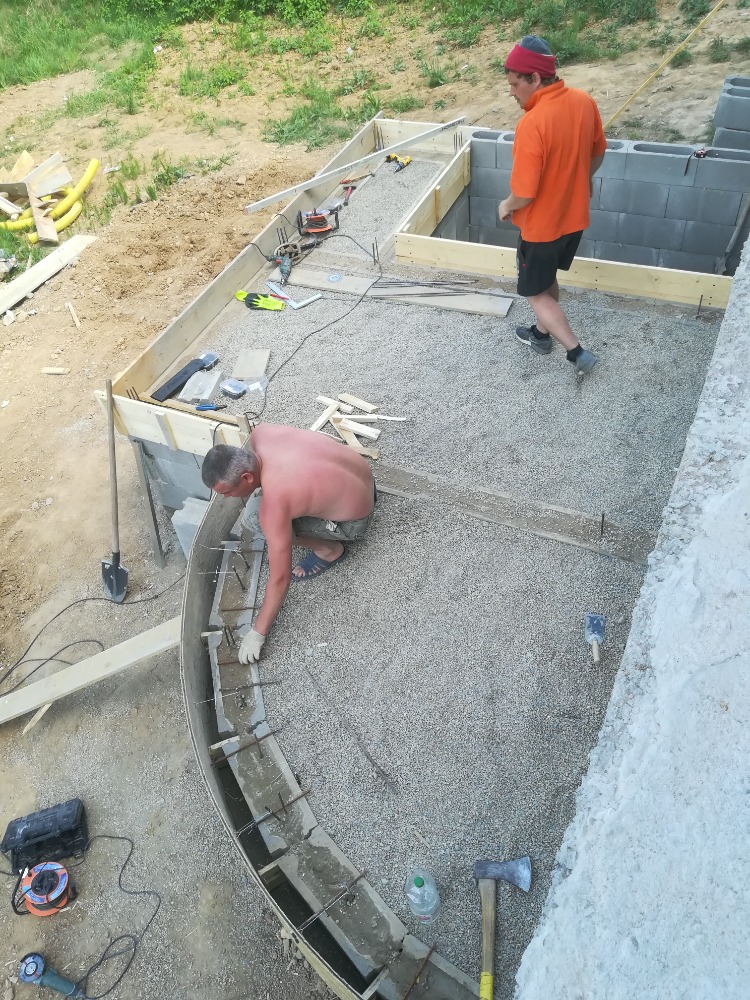 Schodiště, terasy a dlažba