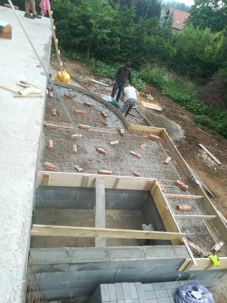 Schodiště, terasy a dlažba