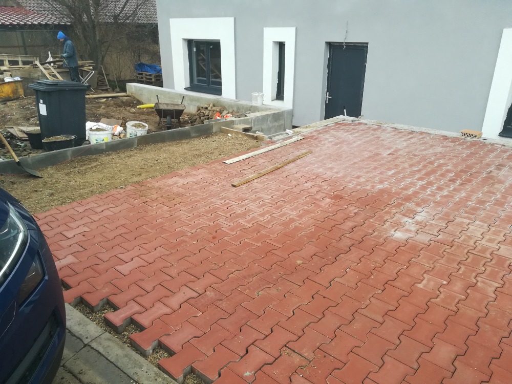 Schodiště, terasy a dlažba