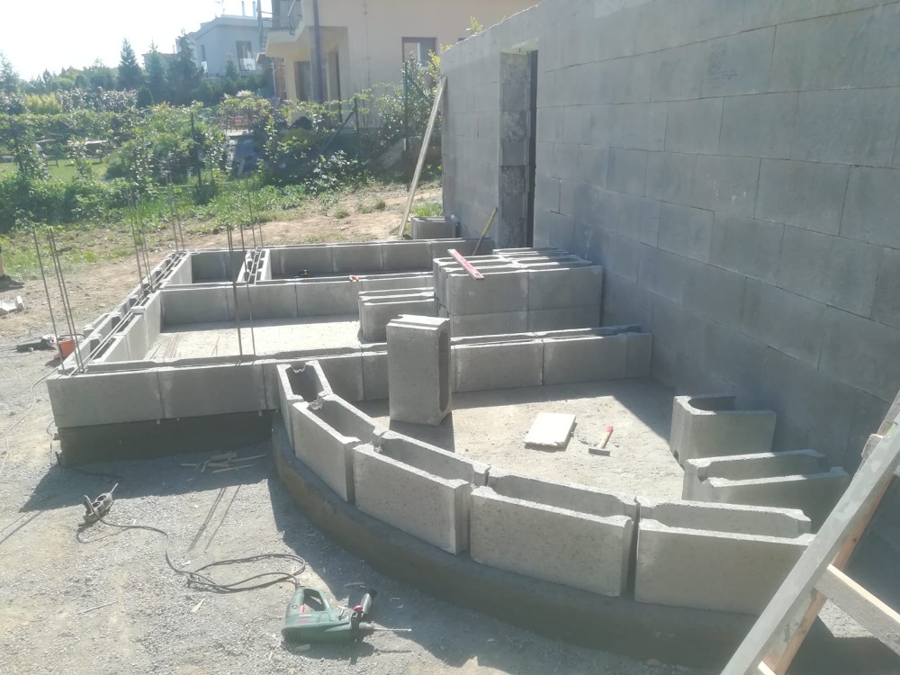 Schodiště, terasy a dlažba