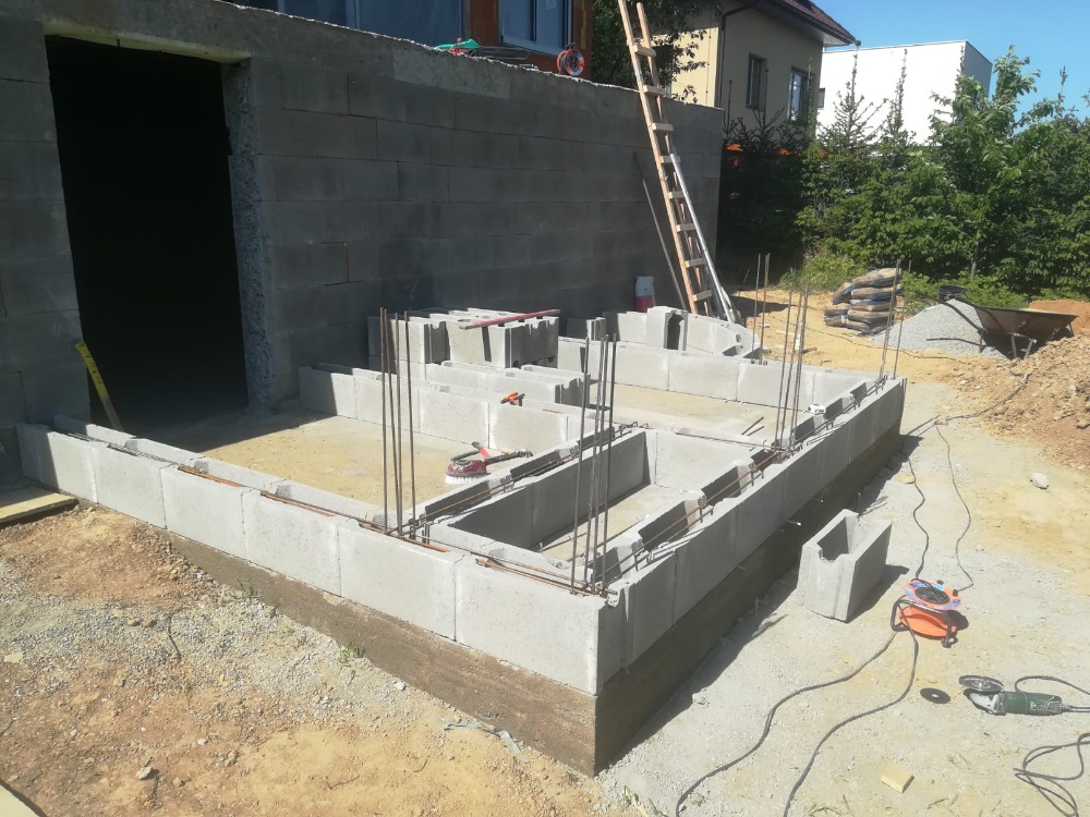 Schodiště, terasy a dlažba