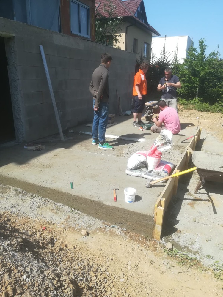 Schodiště, terasy a dlažba